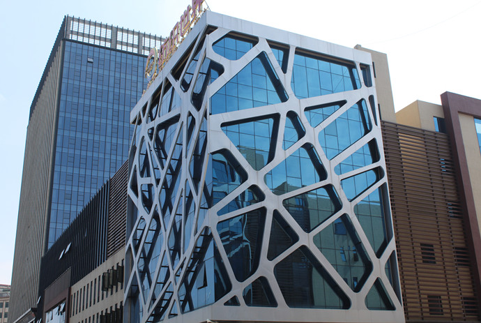 大朗紡織創(chuàng)意產(chǎn)業(yè)園玻璃幕墻施工